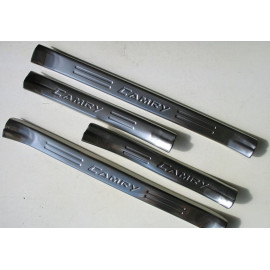 Накладки на пороги Toyota Camry V55 2016 верхние